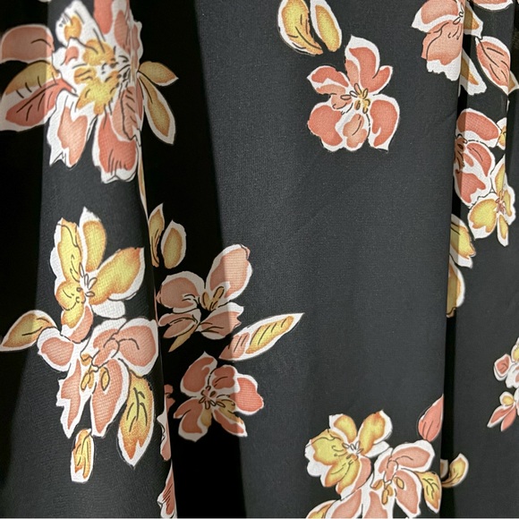 Floral Two-Layer Halter Style Blouse - Picture 4 of 7